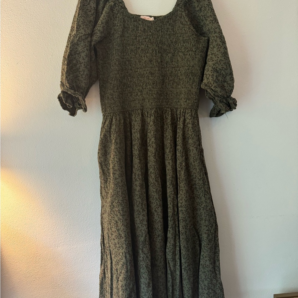 Ivy City Co Green Pleated Maxi Dress with Bishop Sleeves